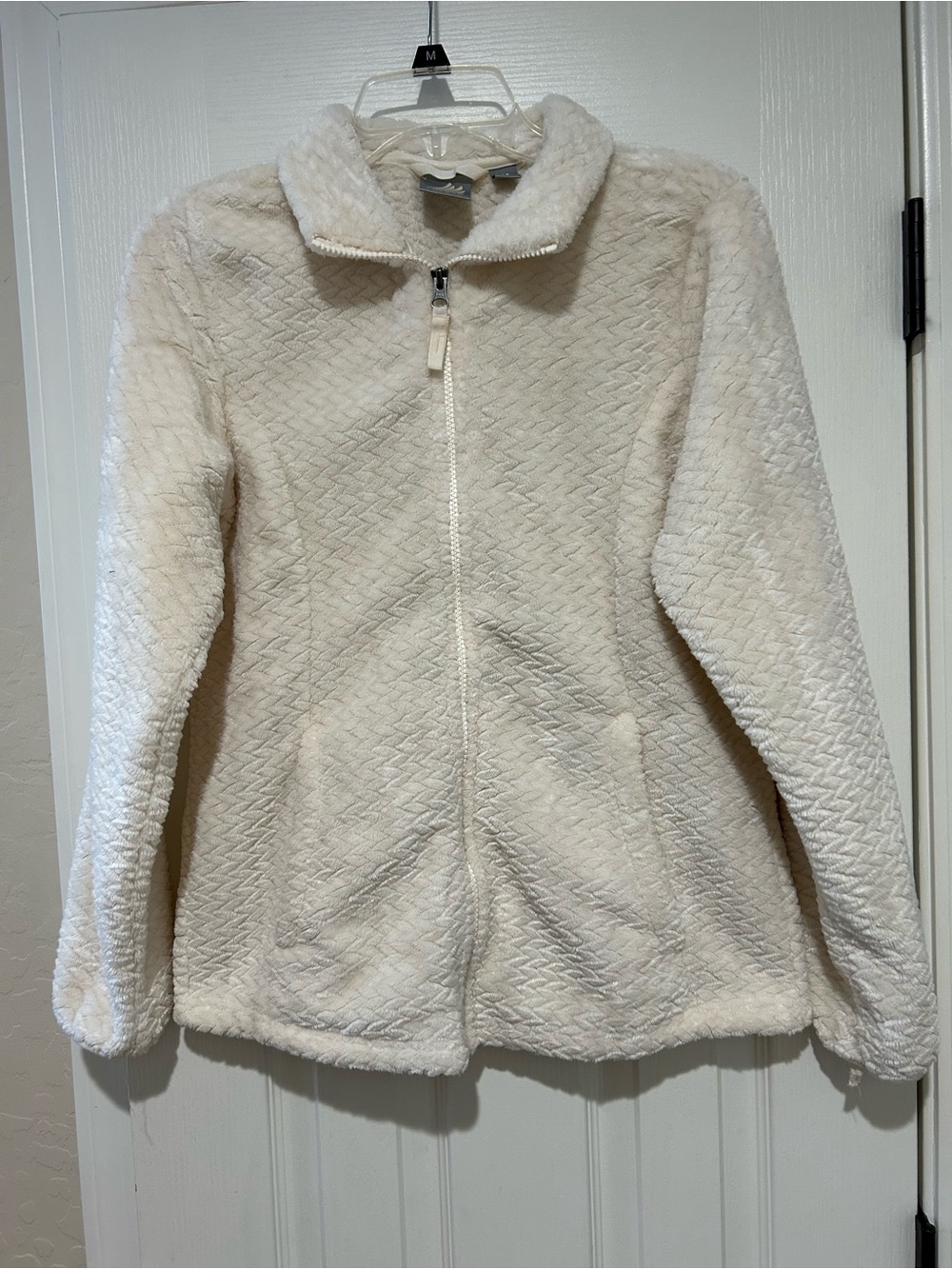 FREE2B Women’s Cozy Cream Plush Faux Fur Zip-Up Teddy Jacket